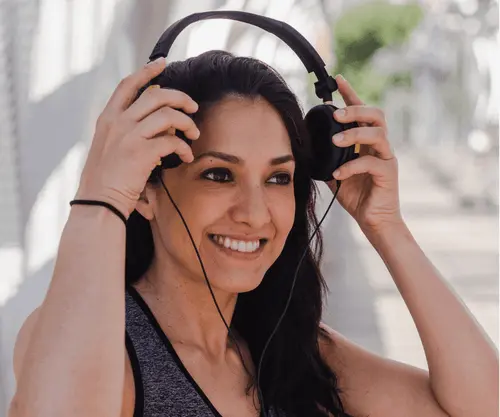 Neuro Energizer User putting on headphone image